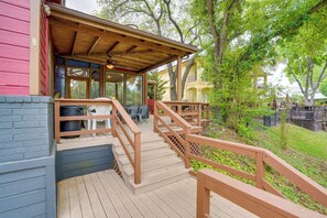 Interior - Deck & Gas Grill: Riverfront Mcqueeney Duplex (McQueeney)