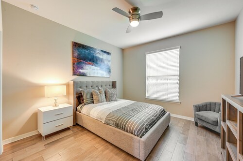 Chic Country Club Condo With Pool Access!