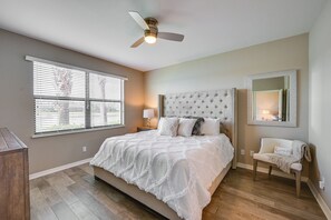 Apartment (2 Bedrooms) | Interior - Chic Country Club Condo With Pool Access! (Naples)