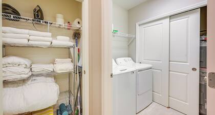 Chic Country Club Condo With Pool Access!