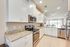 Apartment (2 Bedrooms) | Interior - Chic Country Club Condo With Pool Access! (Naples)