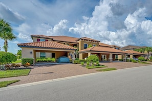 Apartment (2 Bedrooms) | Interior - Chic Country Club Condo With Pool Access! (Naples)