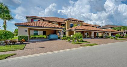 Chic Country Club Condo With Pool Access!