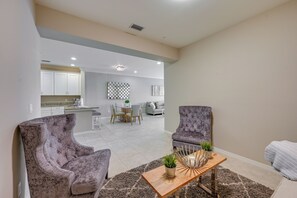 Apartment (2 Bedrooms) | Interior - Chic Country Club Condo With Pool Access! (Naples)