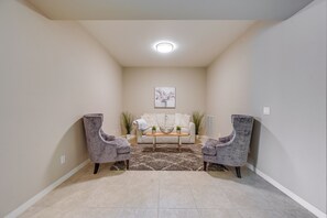Apartment (2 Bedrooms) | Interior - Chic Country Club Condo With Pool Access! (Naples)