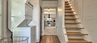 Peaceful Schulenburg Farmhouse w/ Fire Pit & Games