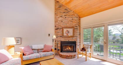 Charming Jackson Mountain Retreat on Golf Course!