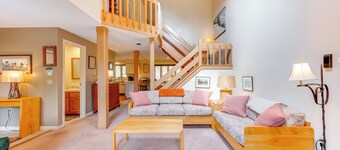 Charming Jackson Mountain Retreat on Golf Course!