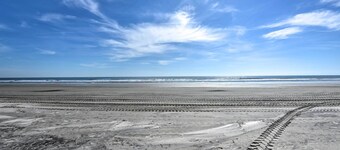 Welcoming Wildwood Condo ~ 1 Block to Beach!