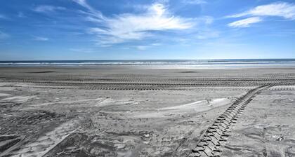 Welcoming Wildwood Condo ~ 1 Block to Beach!