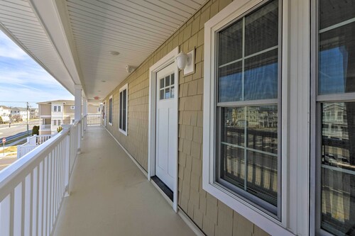 Welcoming Wildwood Condo ~ 1 Block to Beach!