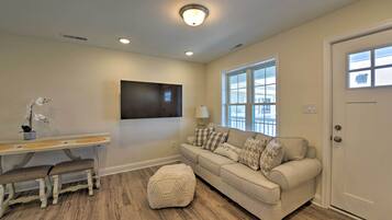 Apartment (2 Bedrooms) | Front of property