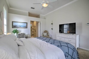 House (3 Bedrooms) | Interior - Bright & Sunny Riverview Oasis w/ Pool & Pond (Riverview)