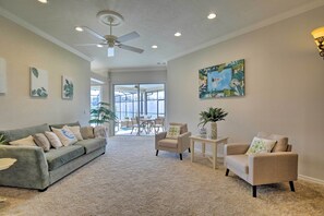 House (3 Bedrooms) | Interior - Bright & Sunny Riverview Oasis w/ Pool & Pond (Riverview)