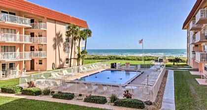 Sunny Cocoa Beach Condo w/ Balcony & Pool Access