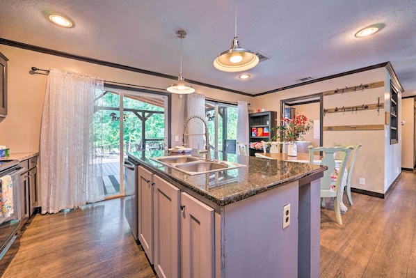 House (3 Bedrooms) | Interior