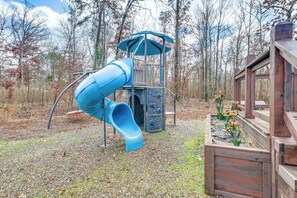 Interior - Pet-friendly Home w/ Deck in Broken Bow! (Broken Bow)