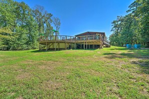 Interior - Pet-friendly Home w/ Deck in Broken Bow! (Broken Bow)