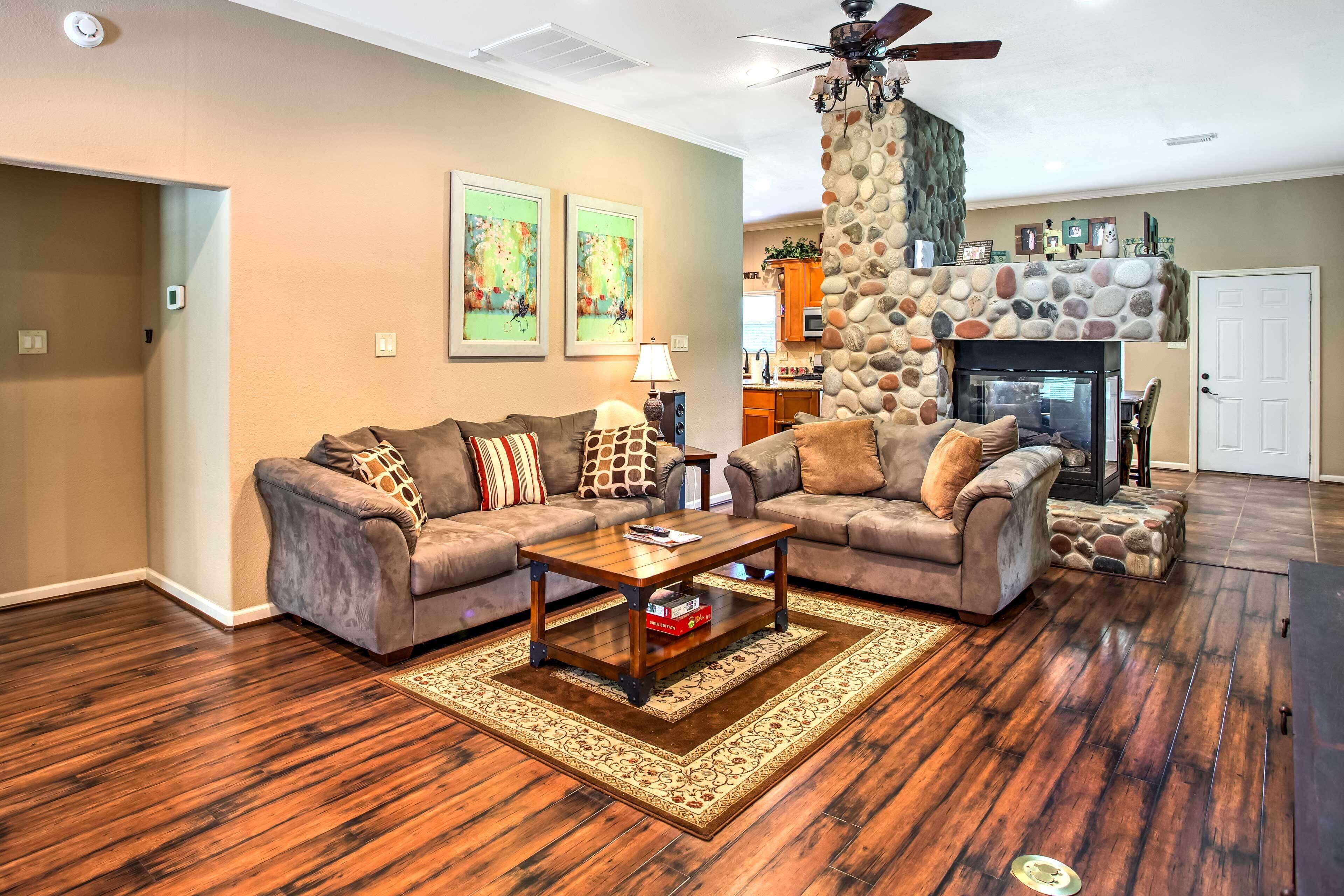 House (5 Bedrooms) | Interior