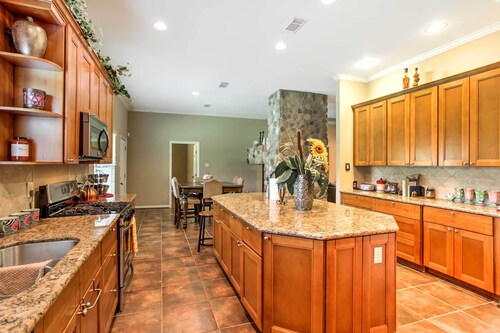 Texas Vacation Rental w/ Fireplace, Near Lakes