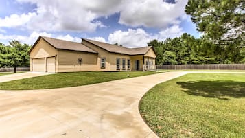 House (5 Bedrooms) | Front of property