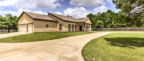 House (5 Bedrooms) | Front of property