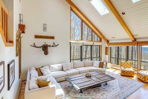 House (5 Bedrooms) | Interior