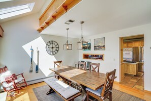 House (5 Bedrooms) | Interior