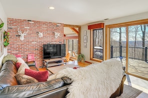 House (5 Bedrooms) | Interior