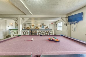 Apartment (5 Bedrooms) | Interior - Ruidoso Home w/ Private Wet Bar & Pool Table (Ruidoso)