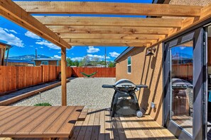 Outdoor dining - Downtown Home W/large Yard, 21 Mi to Monarch! (Salida)
