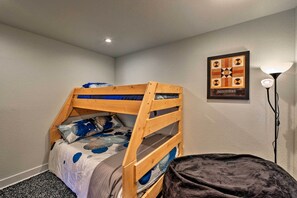 3 slaapkamers, een strijkplank/strijkijzer, gratis babybedden