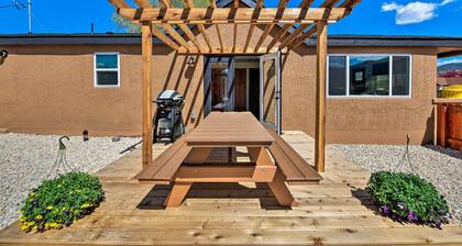 Downtown Home W/large Yard, 21 Mi to Monarch!