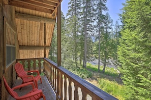 House (4 Bedrooms) | Interior - Expansive Moyie Riverfront Cabin - Pets Welcome! (Bonners Ferry)