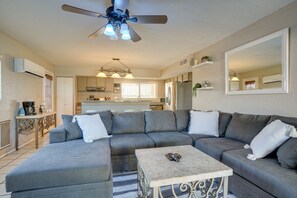TV, fireplace - Beautiful Phoenix Vacation Rental w/ Private Pool! (Phoenix)
