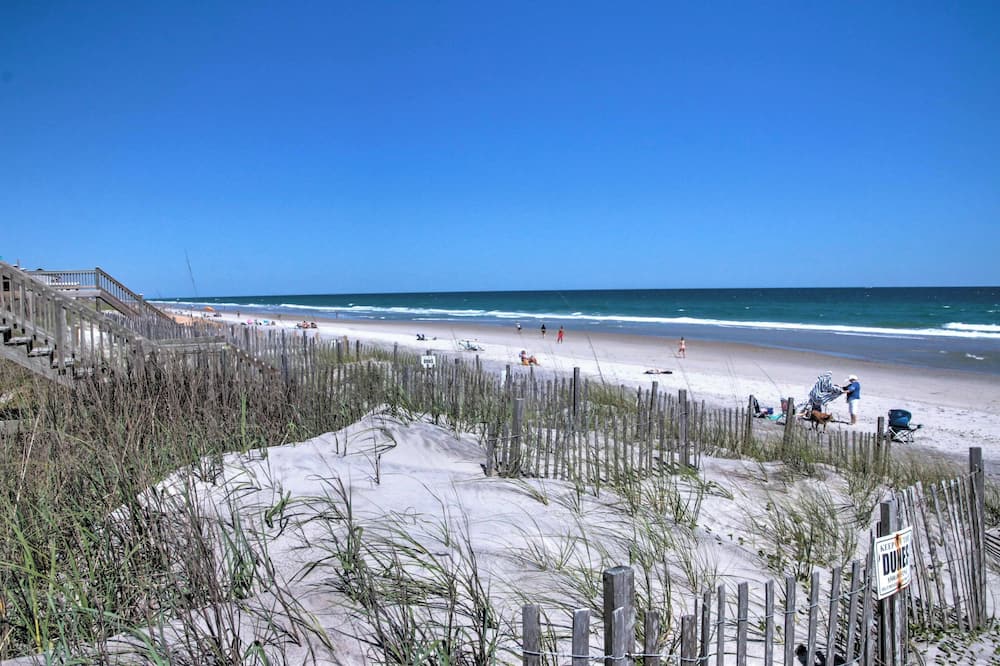 Updated Family Getaway: Walk to Sea Haven Beach! - Topsail Island, NC