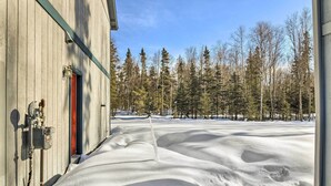 Property grounds - Peaceful Anchorage Getaway 12 Mi to Downtown! (Anchorage)