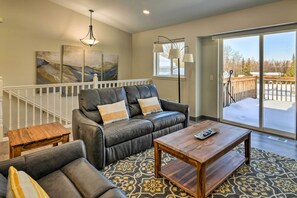 TV - Peaceful Anchorage Getaway 12 Mi to Downtown! (Anchorage)