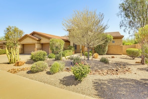 Interior - 11 Mi to Phoenix Raceway: Luxury Sonoran Oasis! (Goodyear)