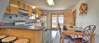 Vivid 'cedar Ridge' Cabin ~ 23 Miles to Wichita!