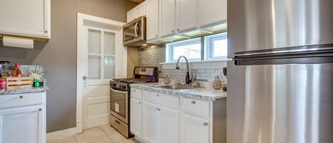 Casa (3 Bedrooms) | Cocina privada | Microondas, horno, parrilla de estufa y licuadora