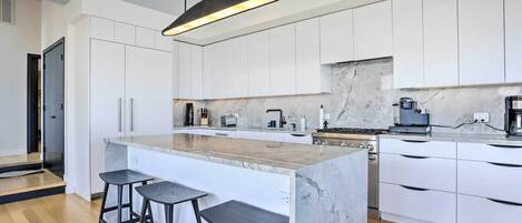 House (4 Bedrooms) | Front of property