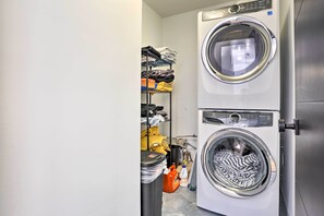 House (4 Bedrooms) | Interior - Luxury Long Beach Villa With Ocean Views! (Long Beach)