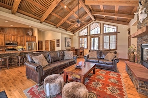 Interior - Fire Pit: Family-friendly Lakeside Retreat (Lakeside)