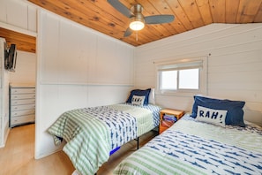 Cottage (2 Bedrooms) | Interior - 'tiny House Cottage 5' w/ Crooked Lake Access! (Alanson)