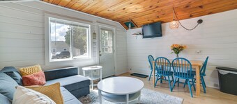 'tiny House Cottage 5' w/ Crooked Lake Access!