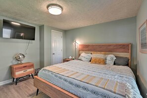 Cottage (3 Bedrooms) | Interior - Quaint Downtown Murfreesboro Cottage w/ Lush Yard (Murfreesboro)