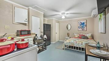 Apartment (0 Bedroom) | Interior