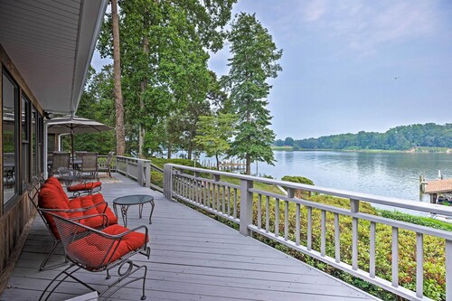 Riverfront Paradise w/ Hot Tub & Pool in Kinsale!
