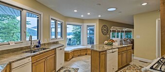 Riverfront Paradise w/ Hot Tub & Pool in Kinsale!